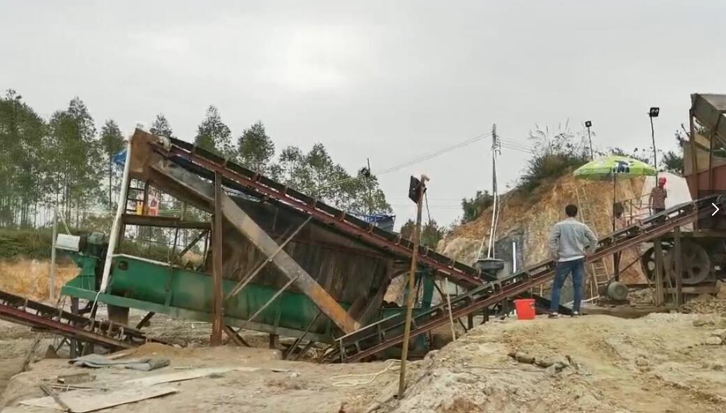 赣东矿机6米螺旋式洗砂机视频螺旋洗砂机现场视频螺旋洗石机视频(图4)