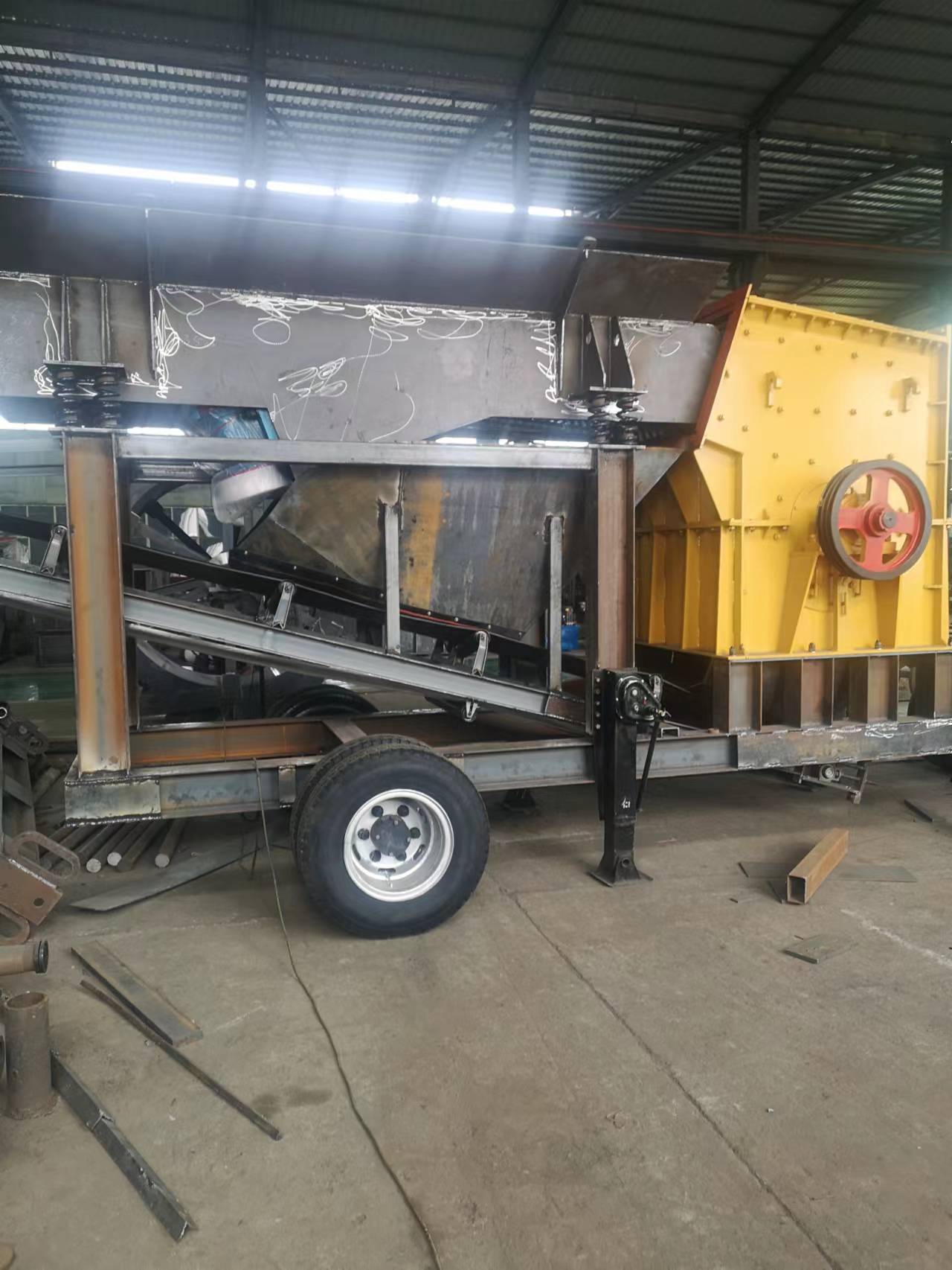 为什么大家都用移动式破碎机?(图1) 为什么大家都用移动式破碎机?(图1)