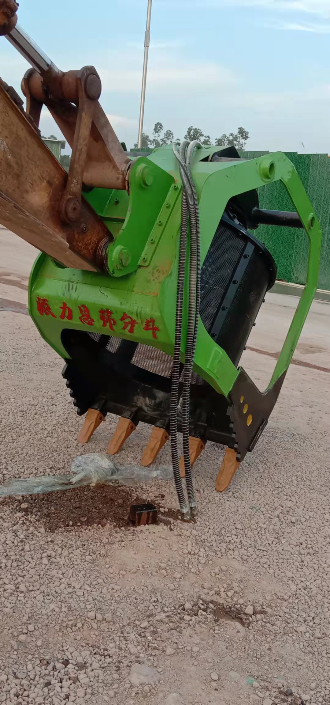 挖掘机筛分斗旋转沙石筛分斗干筛水洗两用(图4)