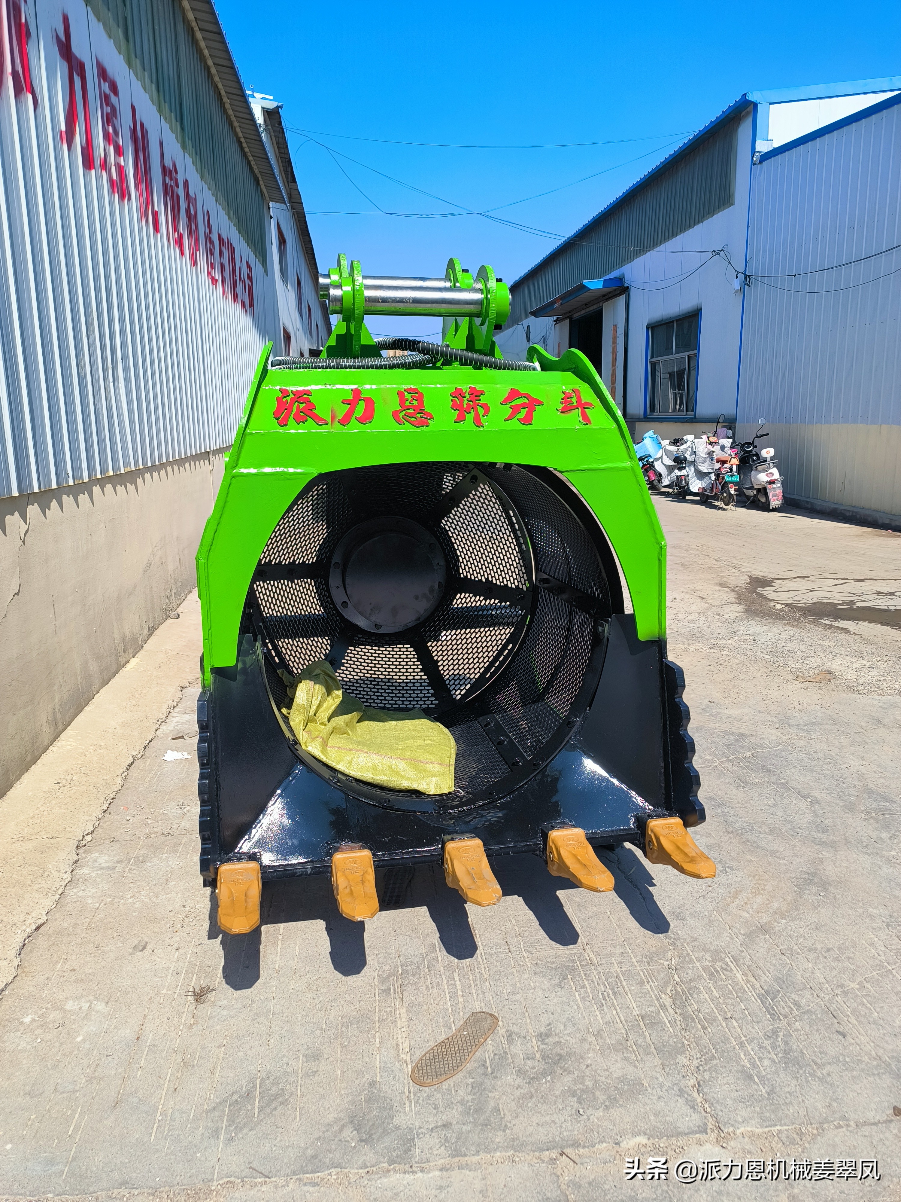 勾机旋转筛分斗土壤改造挖掘机筛分斗挖掘机土壤滚筒旋转筛分斗(图1)