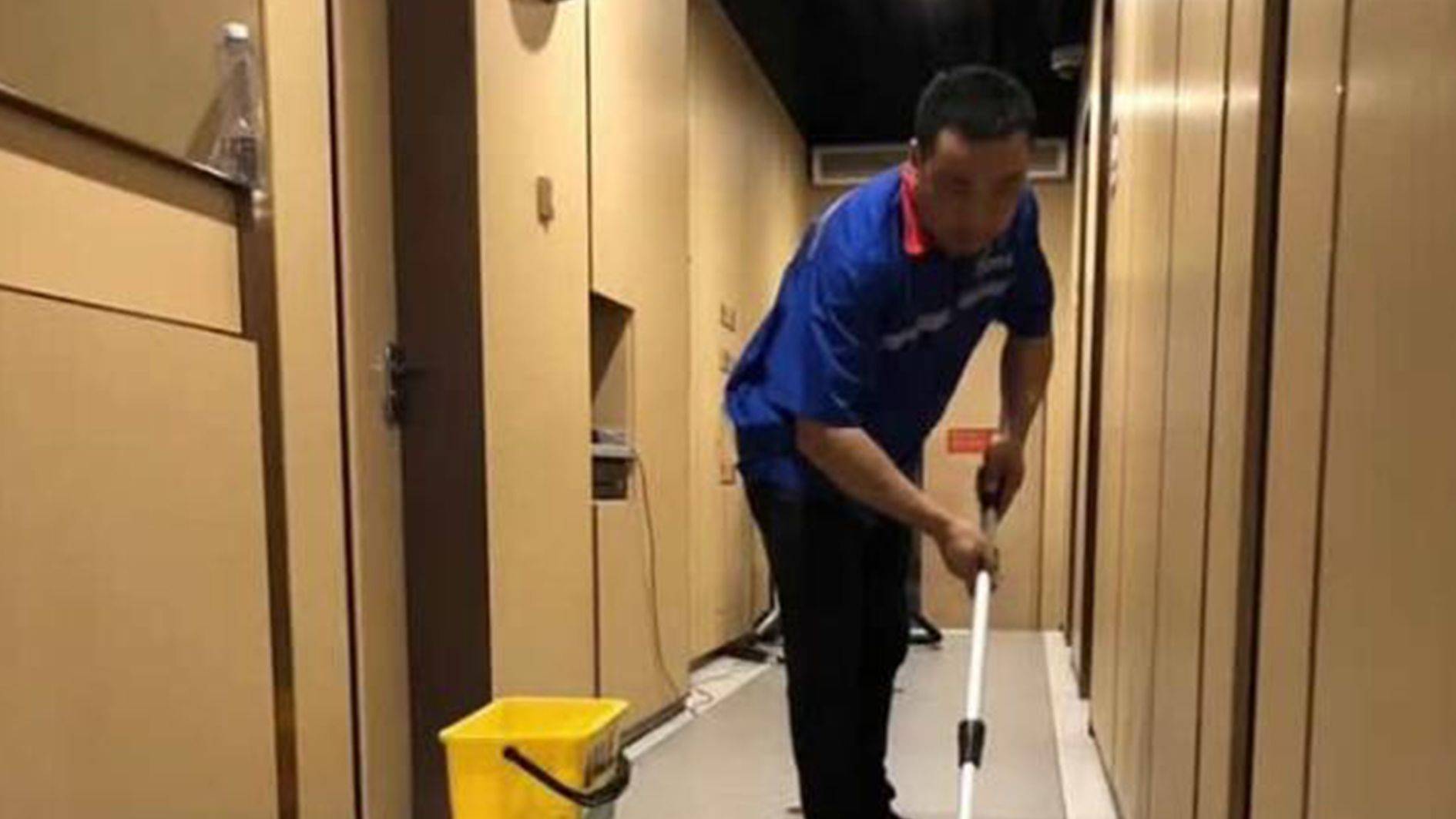 世卿防滑：机车洗车店地面防滑用什么材料好(图2)