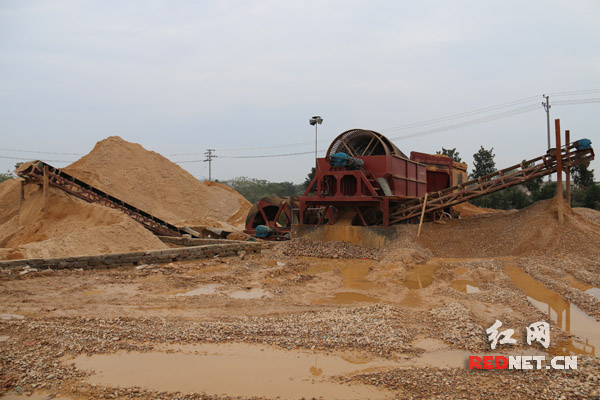 湘潭一洗砂场未批先建被环保部门叫停(图1)