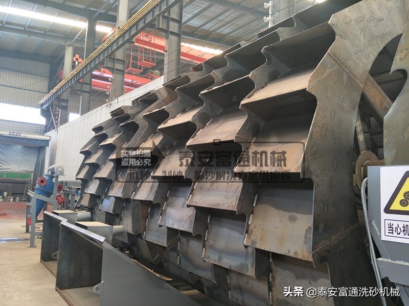 轮斗式洗砂机在制砂生产线中的运用(图1)