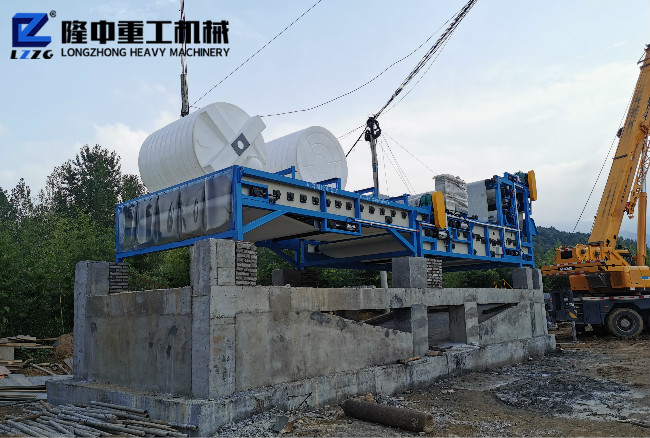 带式脱水压泥机如何工作的？有没有厂家推荐？(图1)