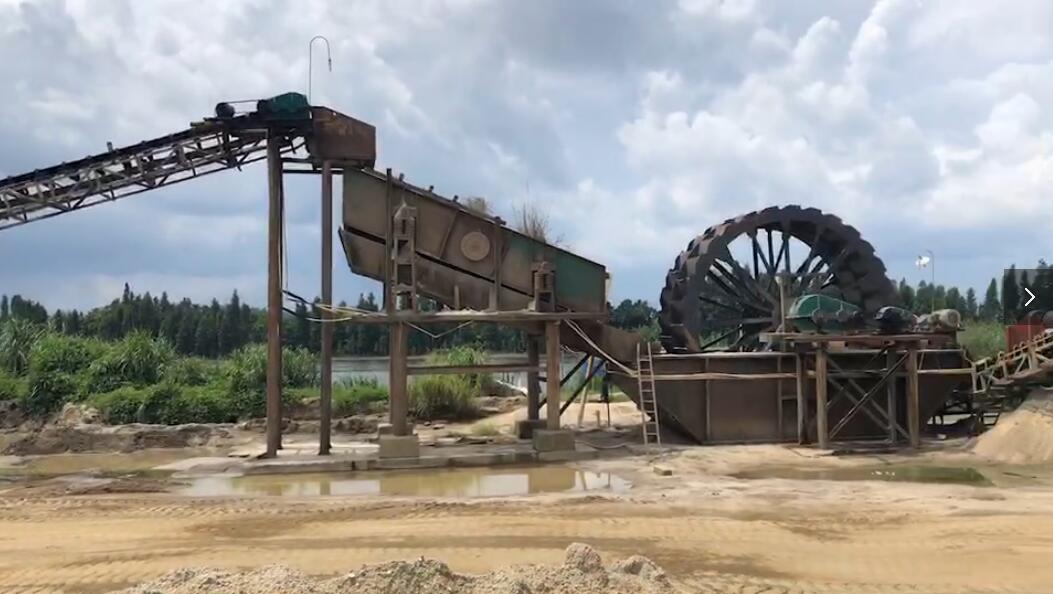 赣东矿机直线振动筛工作皮带输送机6米轮斗洗砂机设备生产线视频(图3)