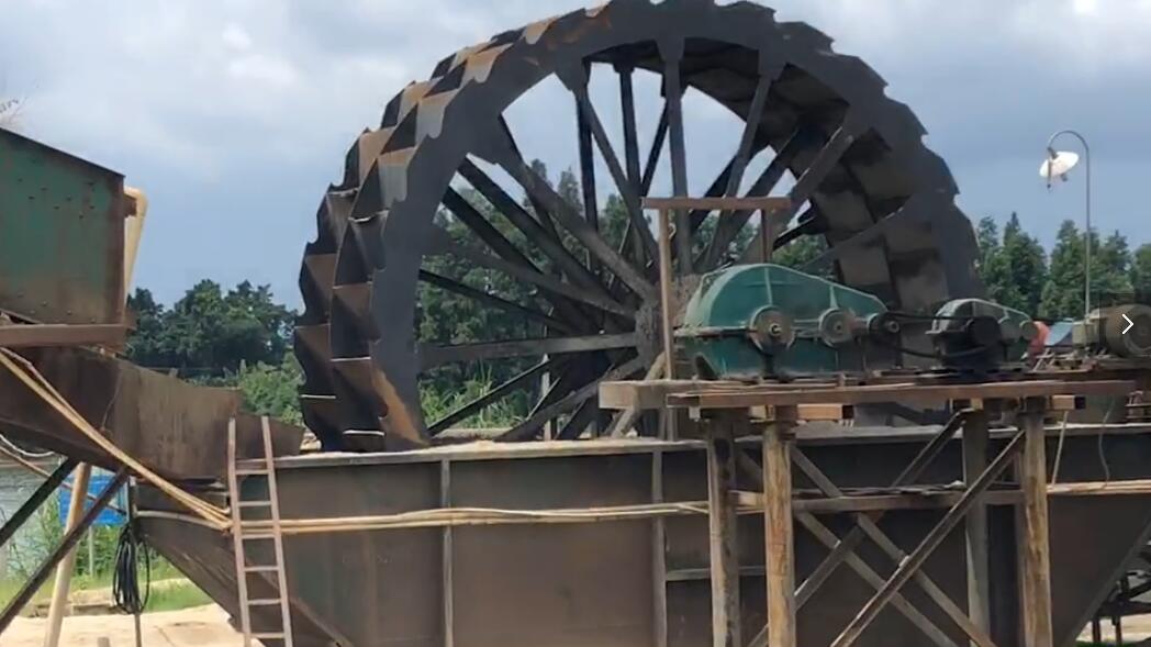 赣东矿机直线振动筛工作皮带输送机6米轮斗洗砂机设备生产线视频(图4)