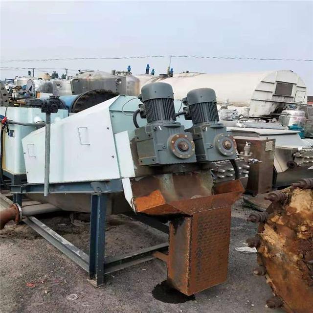 污泥脱水机(图1) 污泥脱水机(图1)