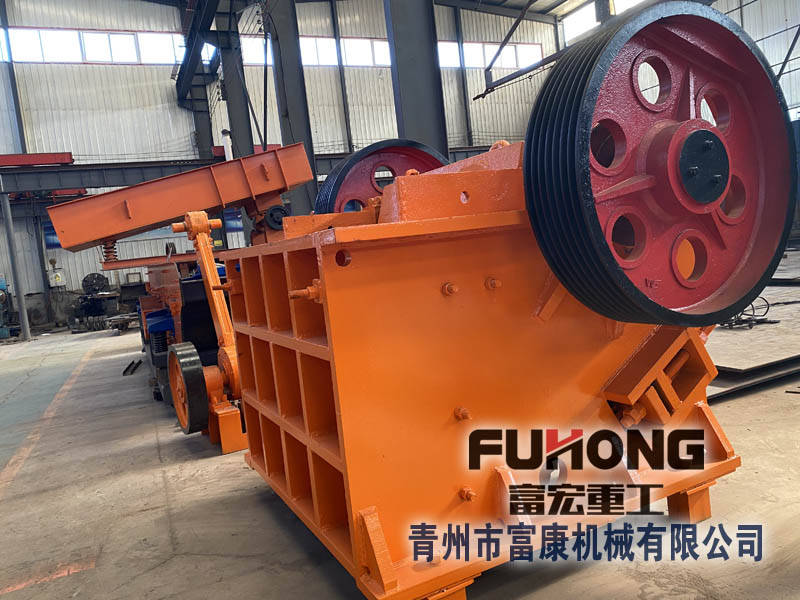 影响颚式破碎机衬板耐磨性的因素(图1)