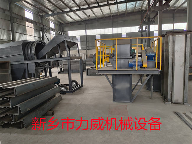 斗式提升机分为3类玻璃砂砂浆站板链垂直提升机(图1)