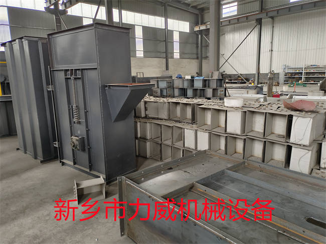 斗式提升机分为3类玻璃砂砂浆站板链垂直提升机(图3)