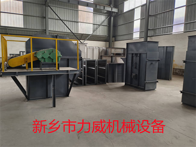 斗式提升机分为3类玻璃砂砂浆站板链垂直提升机(图4)