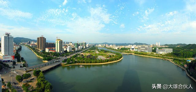 湖北咸宁市洗砂场污水处理带式泥浆压滤机现场(图1)