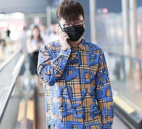 花大价钱雇13个保镖，却无人来接机，网友：红不红心里没点数吗(图3)