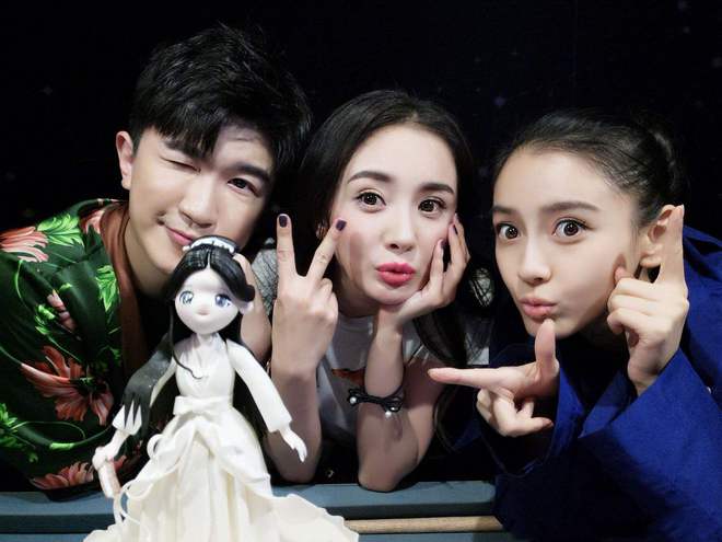 花大价钱雇13个保镖，却无人来接机，网友：红不红心里没点数吗(图4)