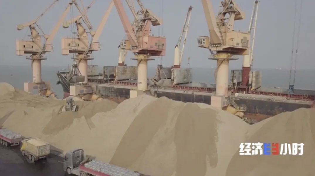 真“点石成金”了？小小砂石，价格连涨！工地都得停工！咋回事？(图12)