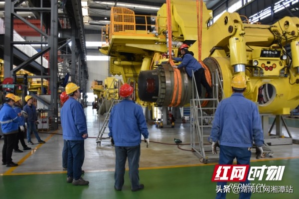 全国首台!湘电集团力推百吨级纯电力矿用车(图3) 全国首台!湘电集团力推百吨级纯电力矿用车(图3)