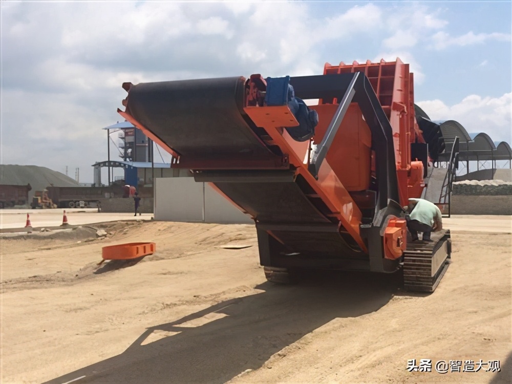 建筑垃圾回收再利用,履带移动式破碎站为什么能更胜一筹?(图1) 建筑垃圾回收再利用,履带移动式破碎站为什么能更胜一筹?(图1)