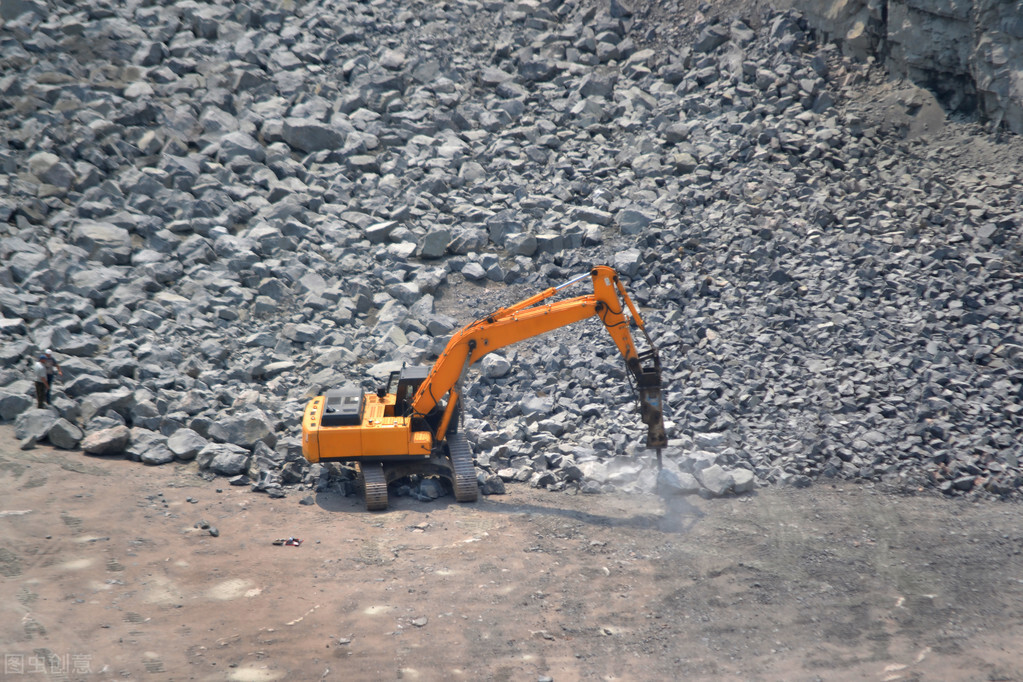 立轴式冲击破碎机价格多少？质量怎么样？(图1)