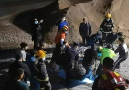 紧急！灵璧俩男子因施工身陷搅拌站沙堆！一人意识模糊奄奄一息！(图3)