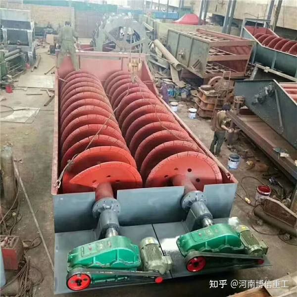 螺旋洗砂机出沙带水需要配置细沙回收脱水筛机来解决！(图2)