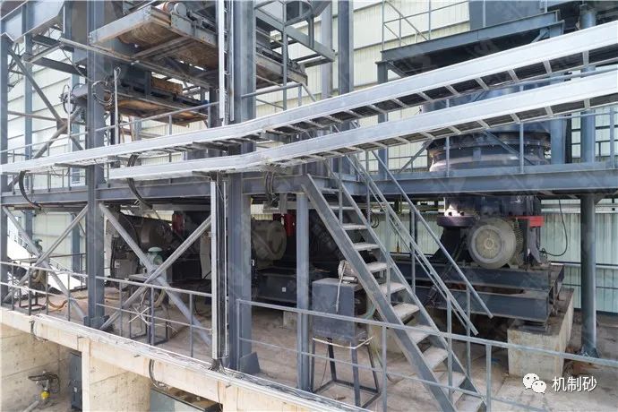 干式与湿式砂石生产线工艺有何区别?设备有哪些选择?价格多少一台?(图3) 干式与湿式砂石生产线工艺有何区别?设备有哪些选择?价格多少一台?(图3)