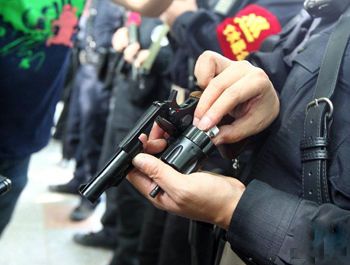 05式警用转轮手枪威力世界最低装弹还少(图2)