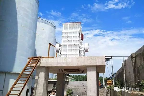 【动态】扬中商混配套时产400吨鹅卵石碎石线日前正式安装(图2)