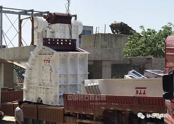 【动态】扬中商混配套时产400吨鹅卵石碎石线日前正式安装(图1)