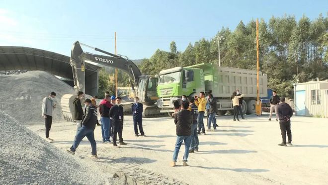 惠东依法查处19家非法堆砂场、洗砂场、碎石场！(图4)