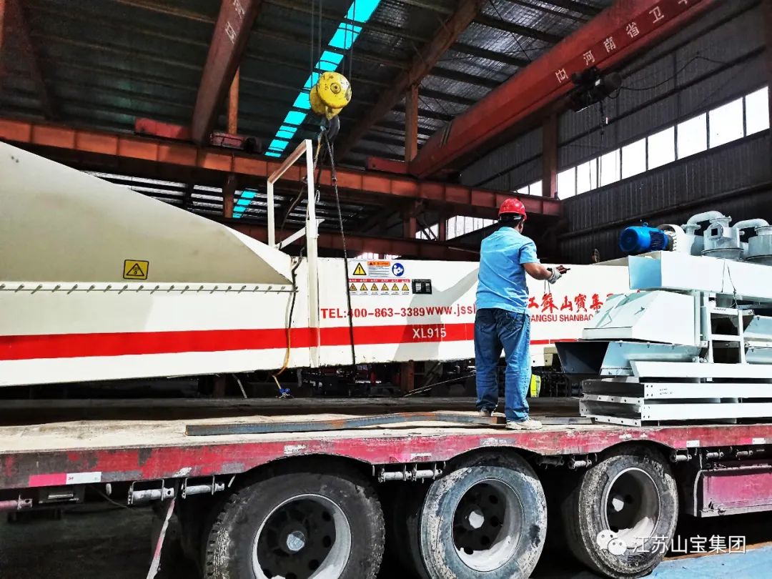 江苏山宝集团：江苏新越沥青精品水洗砂项目设备即将奔赴项目现场(图5)