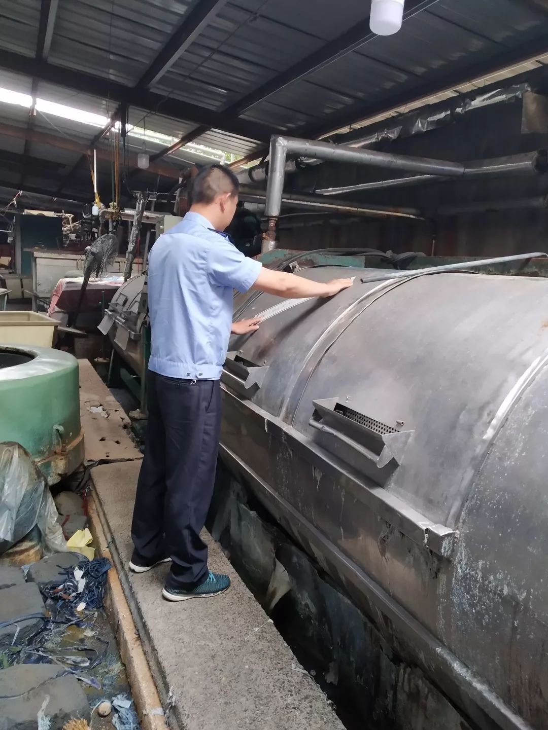 盛泽重拳推进牛仔裤砂洗类企业关停整治(图4)