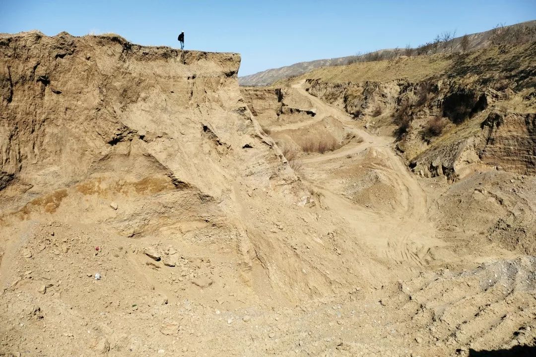直击甘肃榆中宛川河砂石料开采乱象宛川河道采砂场整顿如旧为哪般(图1)