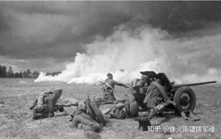 刘伯承指挥，七天从潍坊打到青岛，苏军大冬天不盖被子，撤离大连时，留下了所有火炮​(图6)