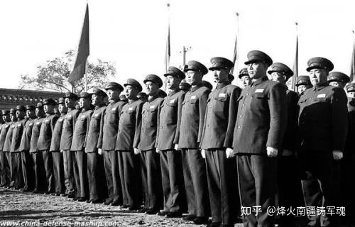 刘伯承指挥，七天从潍坊打到青岛，苏军大冬天不盖被子，撤离大连时，留下了所有火炮​(图1)