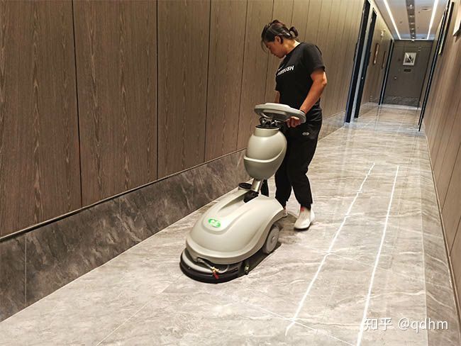 青岛中小型工业洗地机手推拖地车清洁陶瓷砖大理石地面(图1)