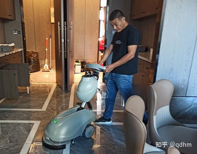 青岛中小型工业洗地机手推拖地车清洁陶瓷砖大理石地面(图3)