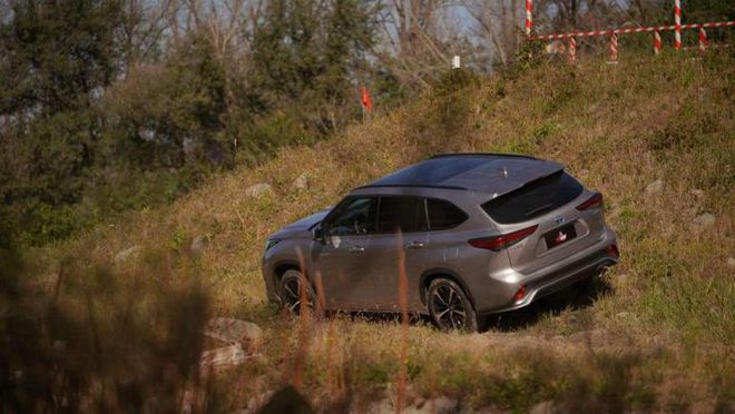 非铺装过把瘾！头戴皇冠的陆放也能下得荒蛮(图30)