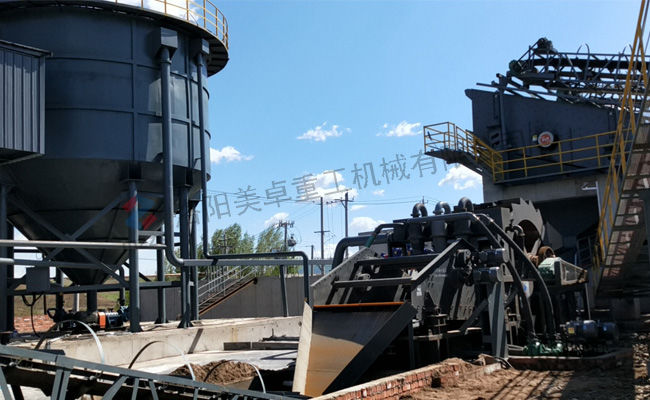 洗山砂设备有哪些？水轮式洗砂机多少钱一台？(图1)