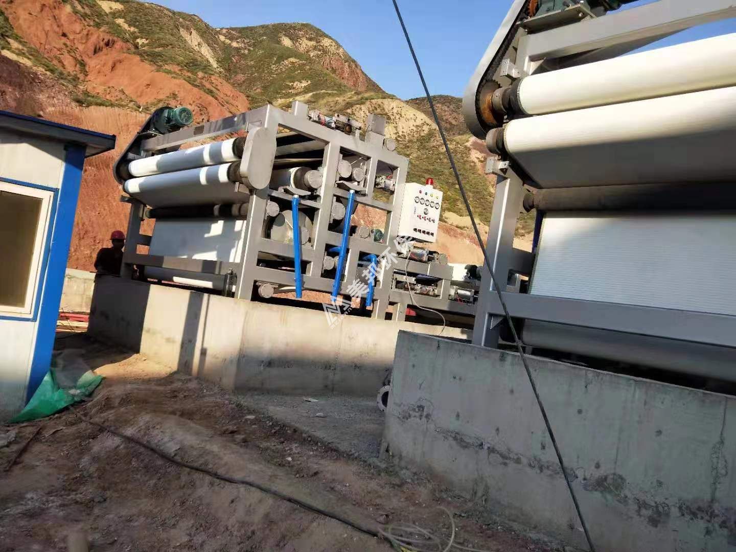 兰州市永靖县洗砂泥浆脱水现场工程(图3)