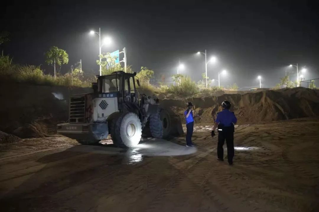 火速出击：“城管蓝”智擒“黑砂场”(图14)