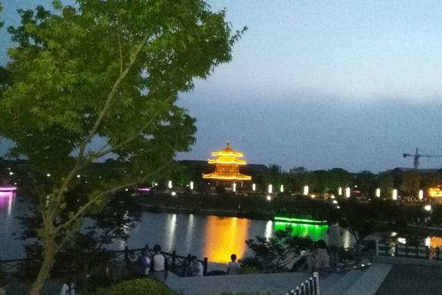 江苏一县市，由常州代管，石灰石储量10亿吨，被誉为“丝绸之乡”(图4)