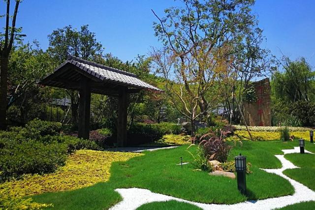 江苏一县市，由常州代管，石灰石储量10亿吨，被誉为“丝绸之乡”(图6)