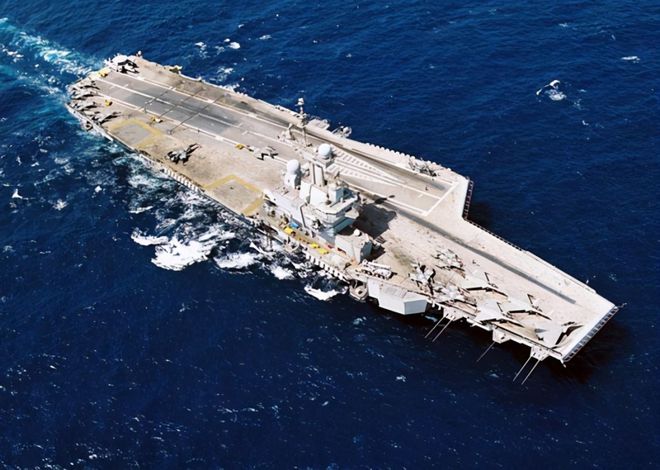 印度国产航母海上飙车，极限速度只有28节，超过法国“戴高乐”号(图3)