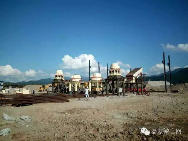 【磊蒙资讯】磊蒙机械在云南时产450吨砂石生产线火速安装中(图2)