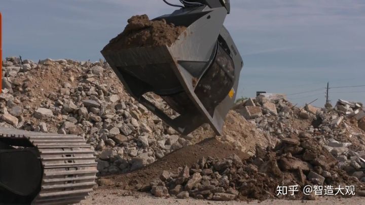 旋转筛分斗，挖机带的移动筛沙机，工作现场实拍~(图3)