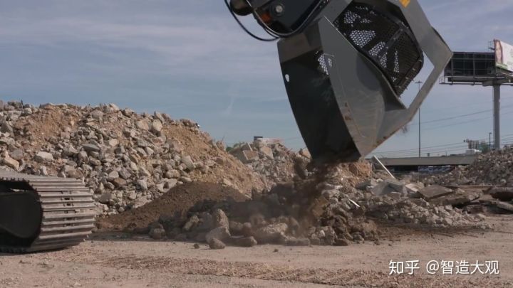 旋转筛分斗，挖机带的移动筛沙机，工作现场实拍~(图4)