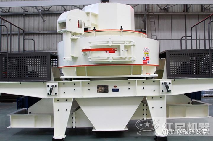 石头打成砂粒大小可以代替沙子吗？石头打成沙子工作现场视频(图3)