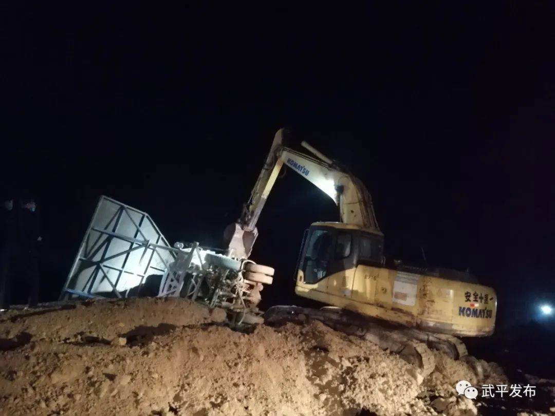 小样儿，拆了还敢卷土重来？武平：深夜出击！摧毁两处非法洗砂点(图3)
