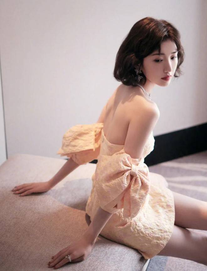 斗渣爹撕渣男被叫好，如今毛晓彤又一次“出圈”，敢爱敢恨大女人(图2)