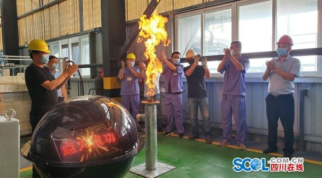 世界首套玄武岩连续纤维万吨级池窑生产线在德阳罗江点火(图1)